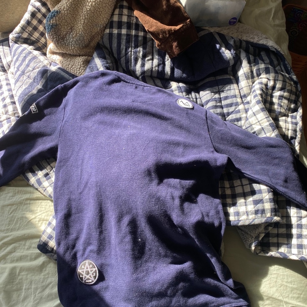 Blue patch sweater - Picture 2 of 3
